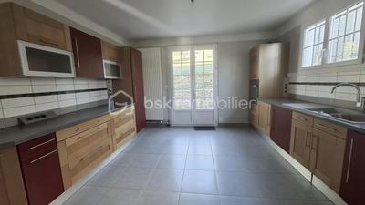 Maison - 192 m² - 9 pièces