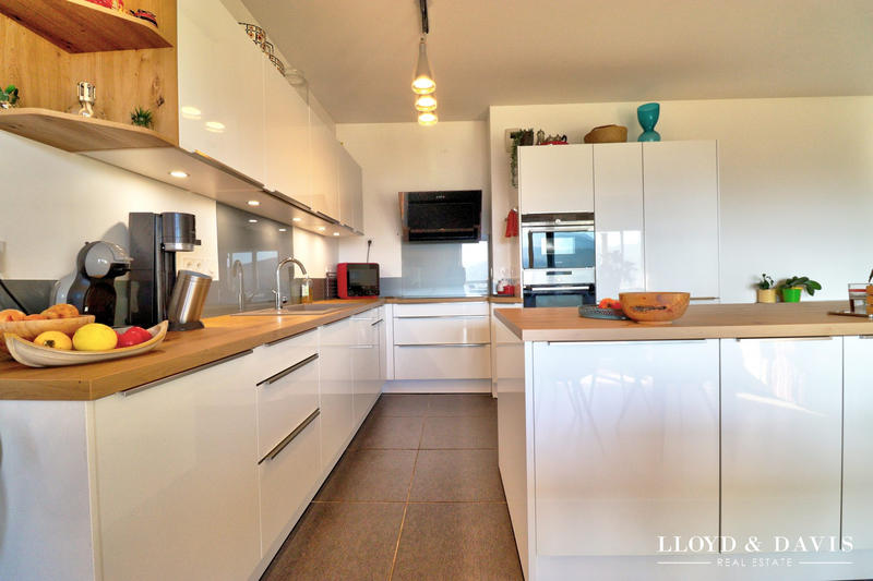 Appartement - 107 m² - 6 pièces