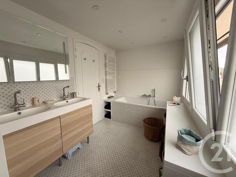 Maison - 155 m² - 8 pièces