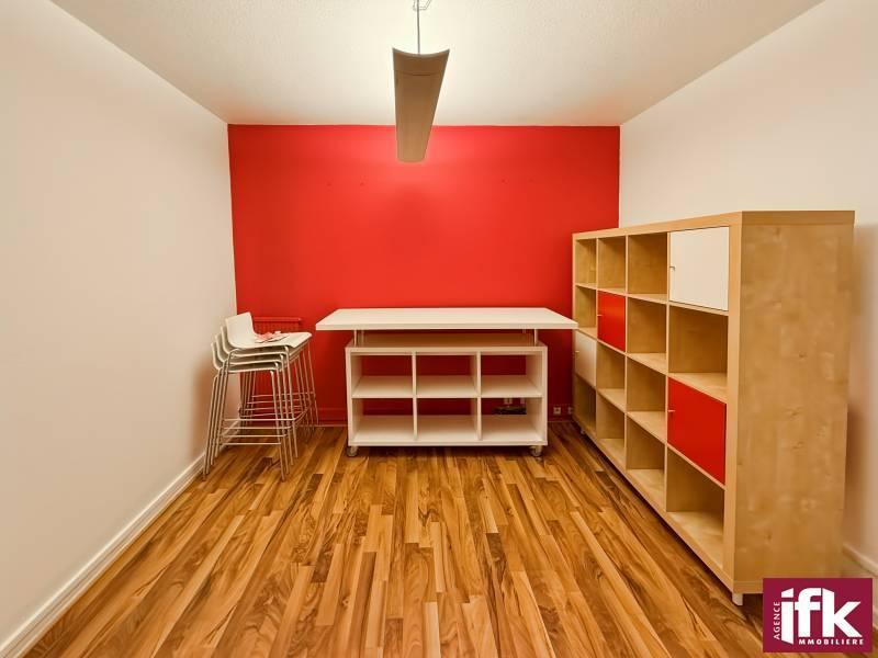 Local commercial - 90 m² - 4 pièces