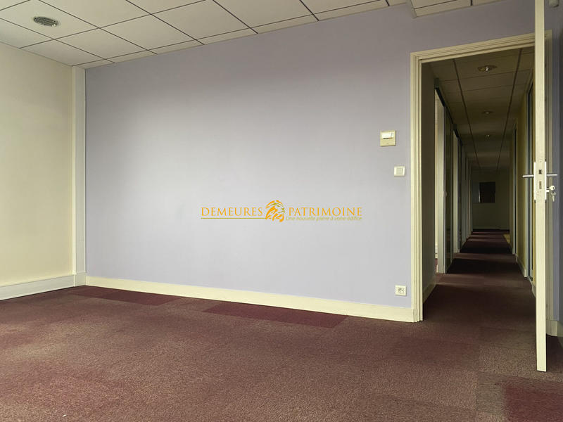 Bureau - 300 m²