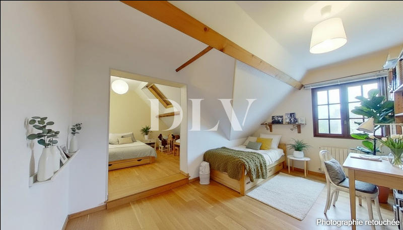 Maison - 220 m² - 8 pièces