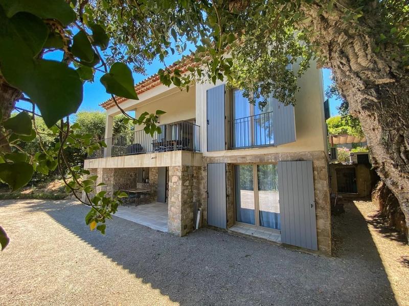 Maison - 220 m² - 6 pièces