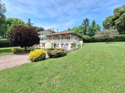 Maison - 245 m² - 9 pièces