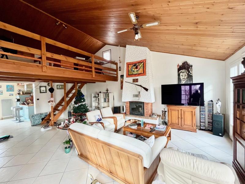 Maison - 216 m² - 6 pièces