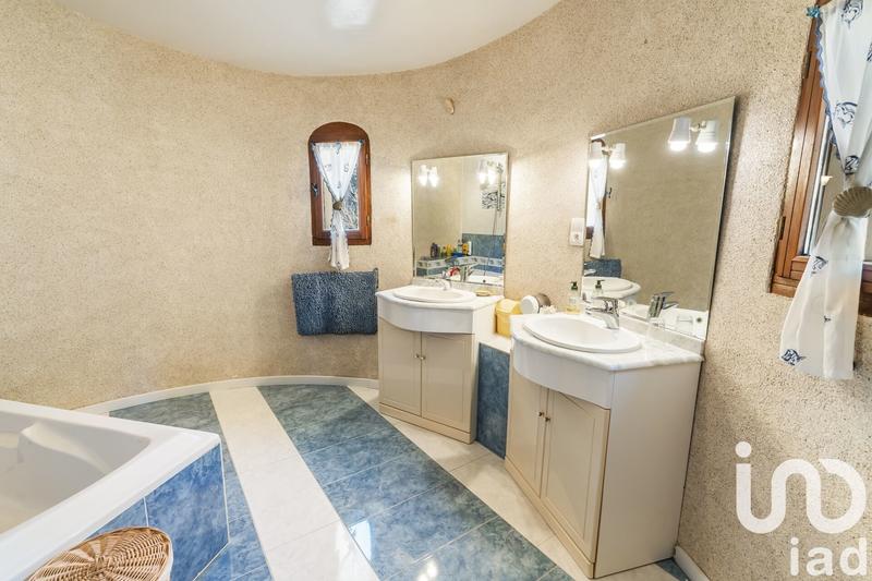 Maison - 270 m² - 10 pièces