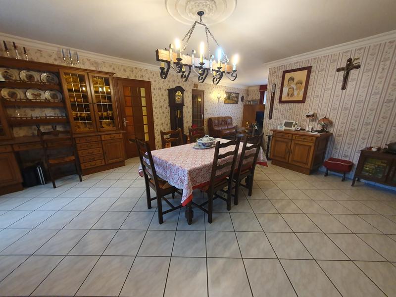 Maison - 259 m² - 6 pièces