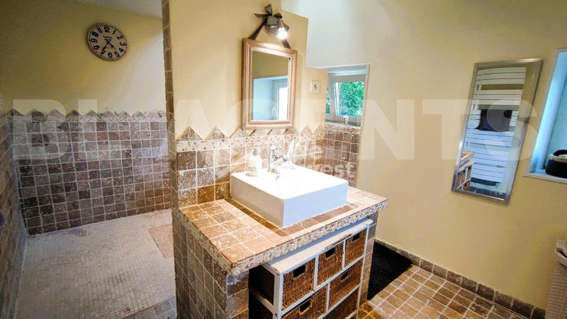 Maison - 170 m² - 8 pièces