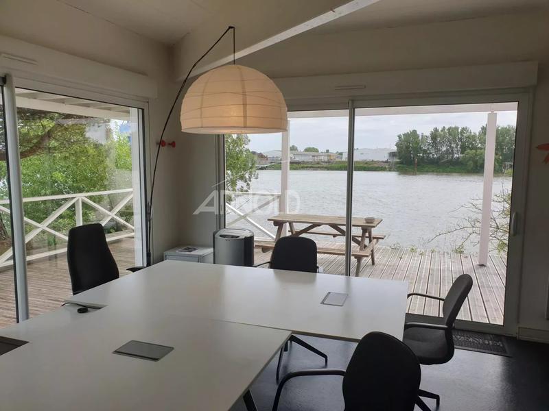 Bureau - 90 m² - 6 pièces