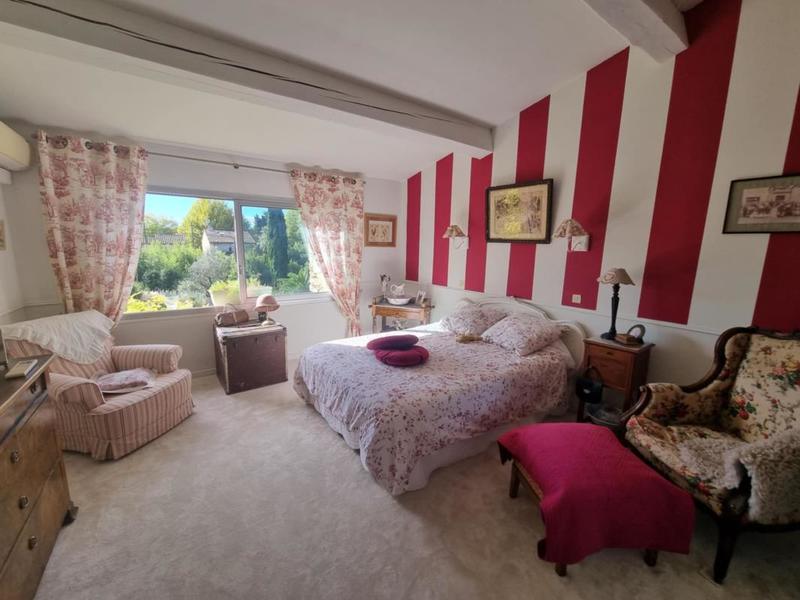 Maison - 256 m² - 5 pièces