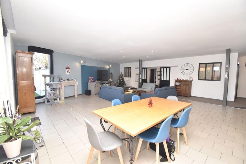 Maison - 230 m² - 7 pièces