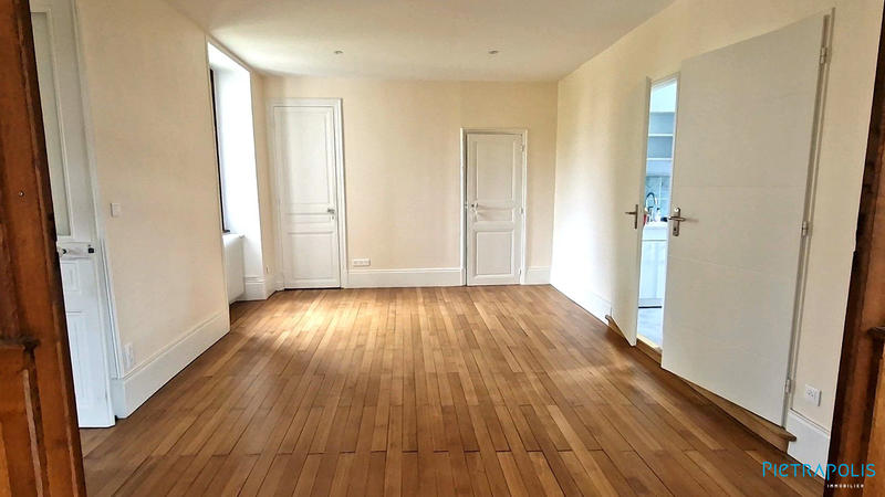 Maison - 342 m² - 12 pièces