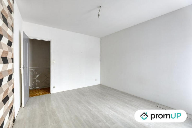 Local commercial - 1 097 m² - 22 pièces