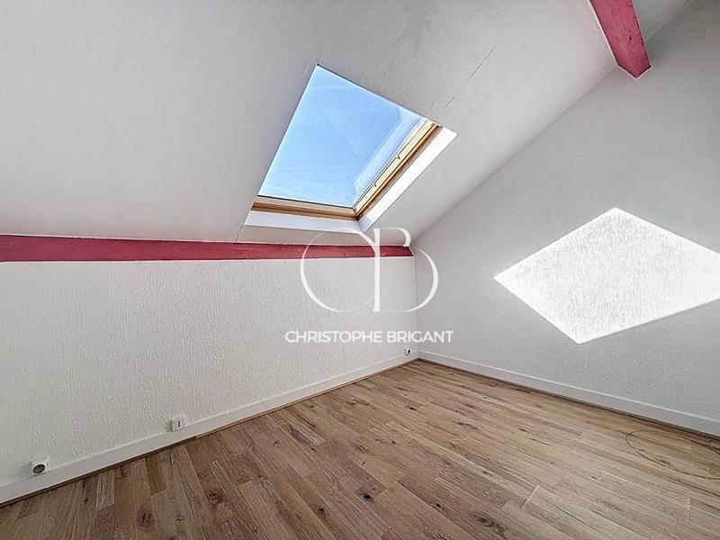 Maison - 240 m² - 10 pièces