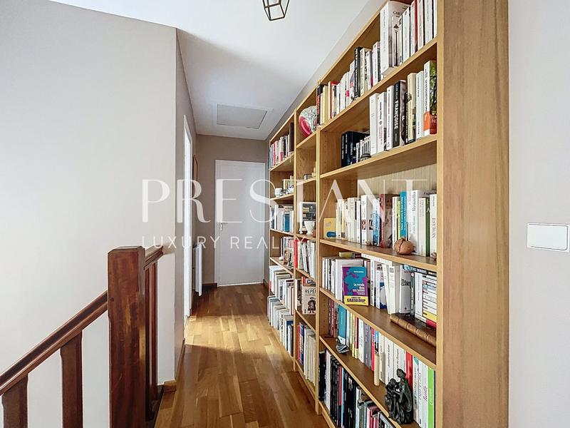 Maison - 267 m² - 7 pièces