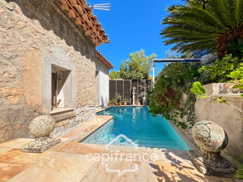 Mas - 201 m² - 6 pièces