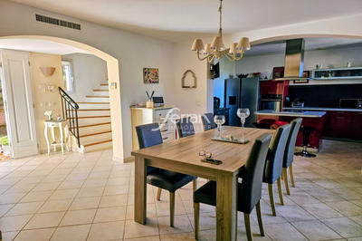 Maison - 214 m² - 7 pièces