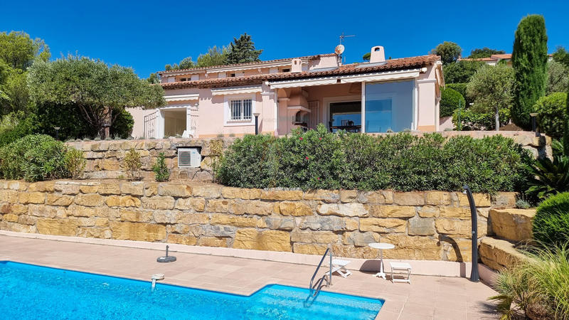 Maison traditionnelle - 230 m² - 5 pièces