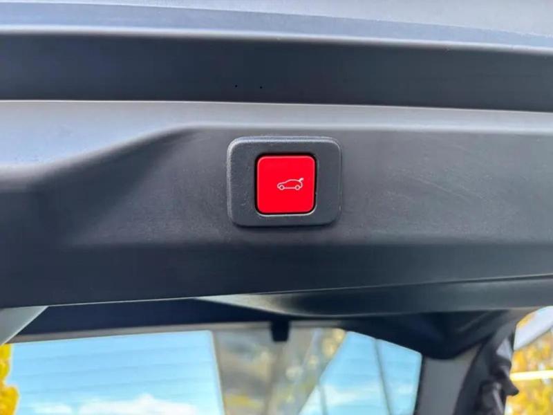 Peugeot 3008 Exclusive Hybrid 145 Dcs6 Toit Pano Audio Focal Camera Hd 360 Alcantara et Elec Pk Assist+