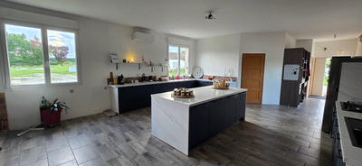 Maison - 240 m² - 6 pièces