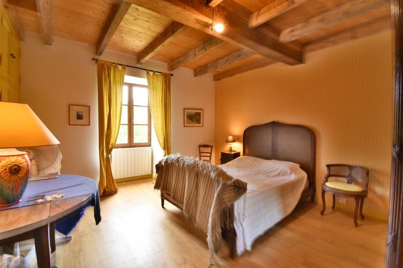 Maison en pierre - 252 m² - 5 pièces