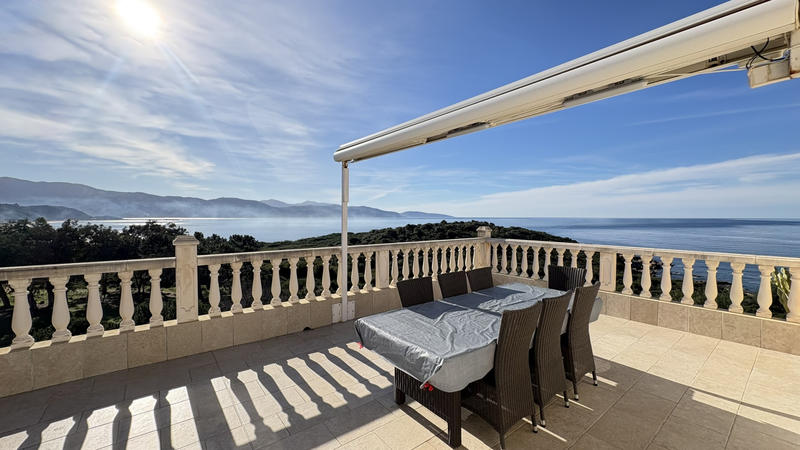 Villa - 249 m² - 11 pièces