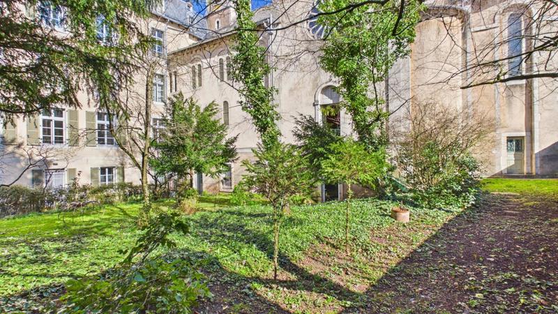 Maison - 600 m² - 6 pièces