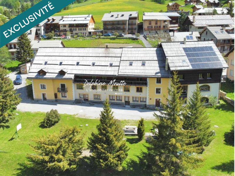 Local commercial - 1 610 m² - 46 pièces