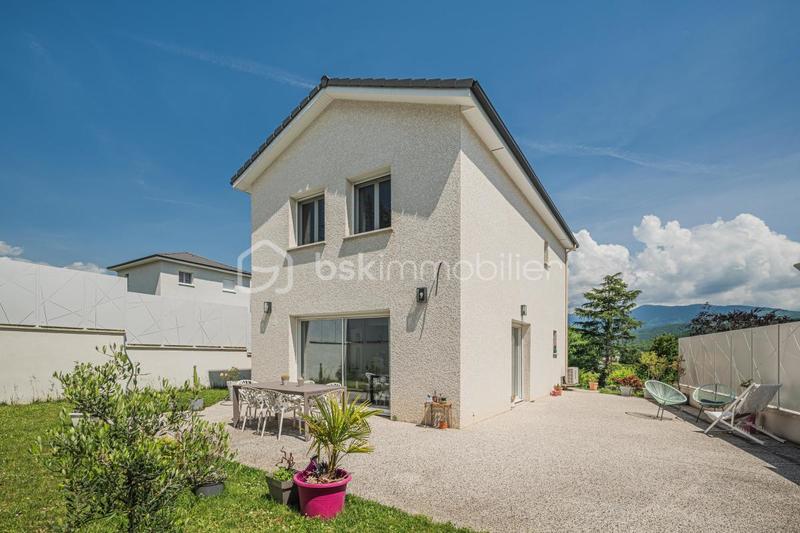Maison - 102 m² - 4 pièces