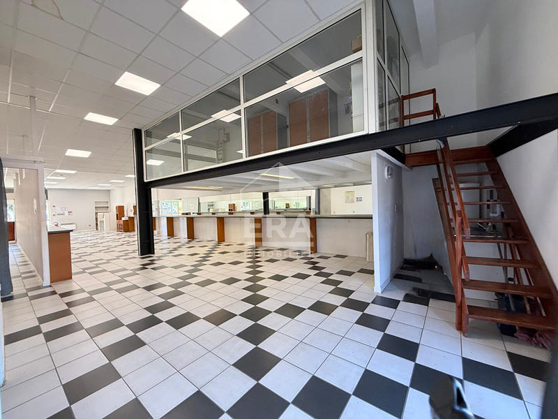 Local commercial - 177 m² - 3 pièces