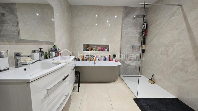 Maison - 157 m² - 4 pièces