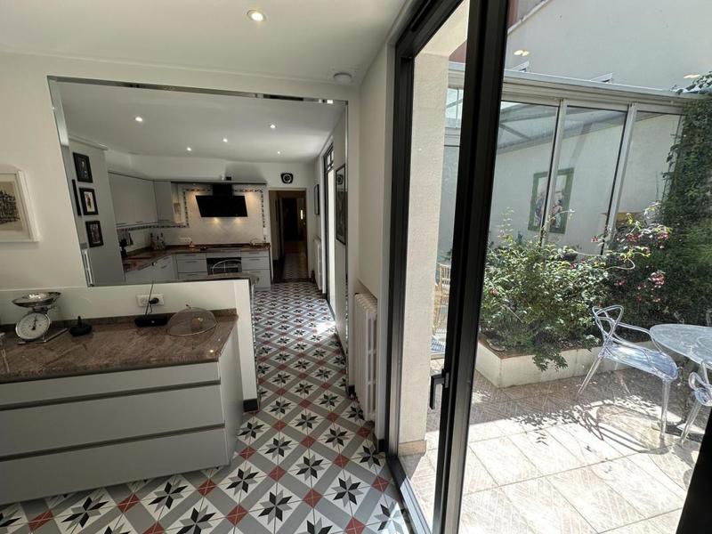 Maison - 424 m² - 13 pièces