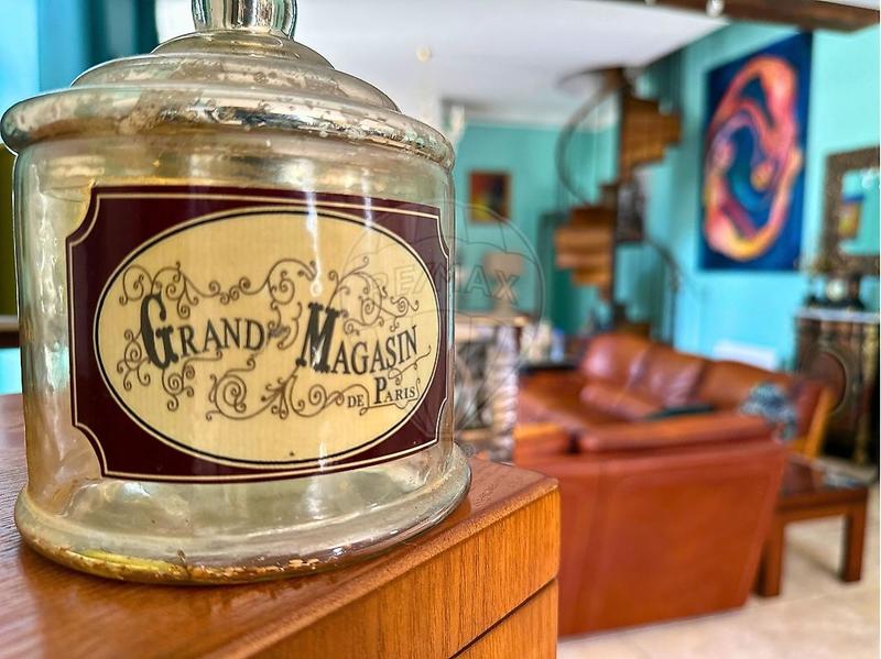 Demeure - 335 m² - 12 pièces