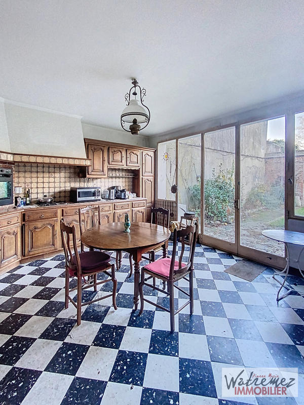 Maison - 254 m² - 10 pièces