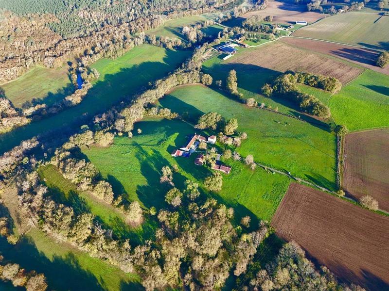 Maison - 760 m² - 16 pièces