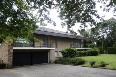 Maison - 204 m² - 7 pièces