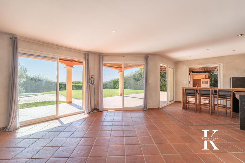 Villa - 256 m² - 6 pièces