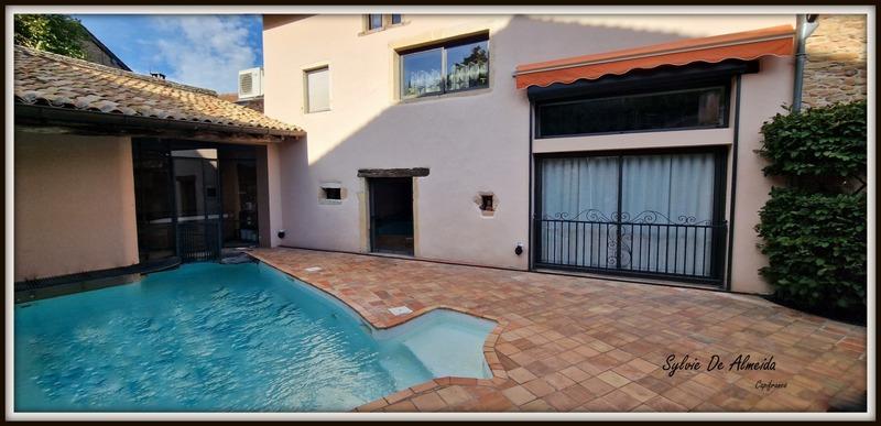 Maison - 326 m² - 6 pièces