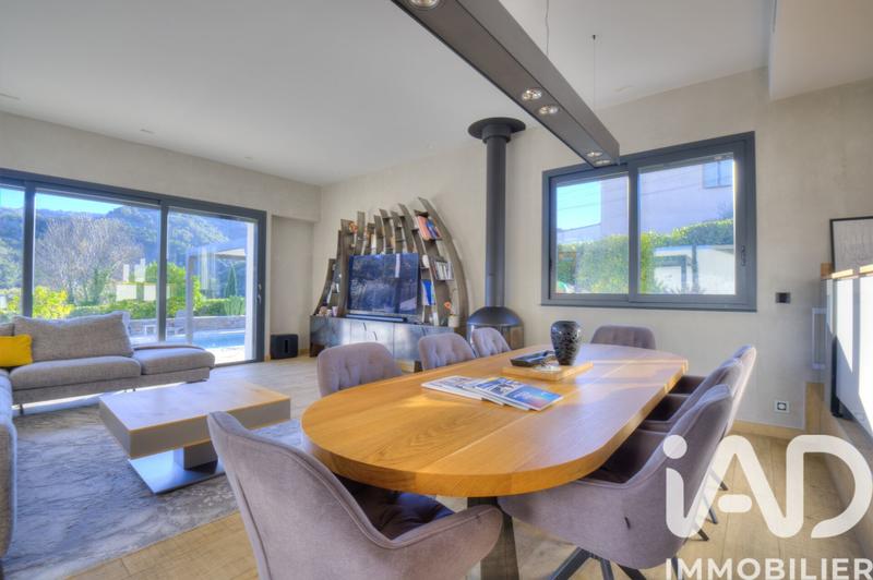 Maison de maîtres - 360 m² - 10 pièces