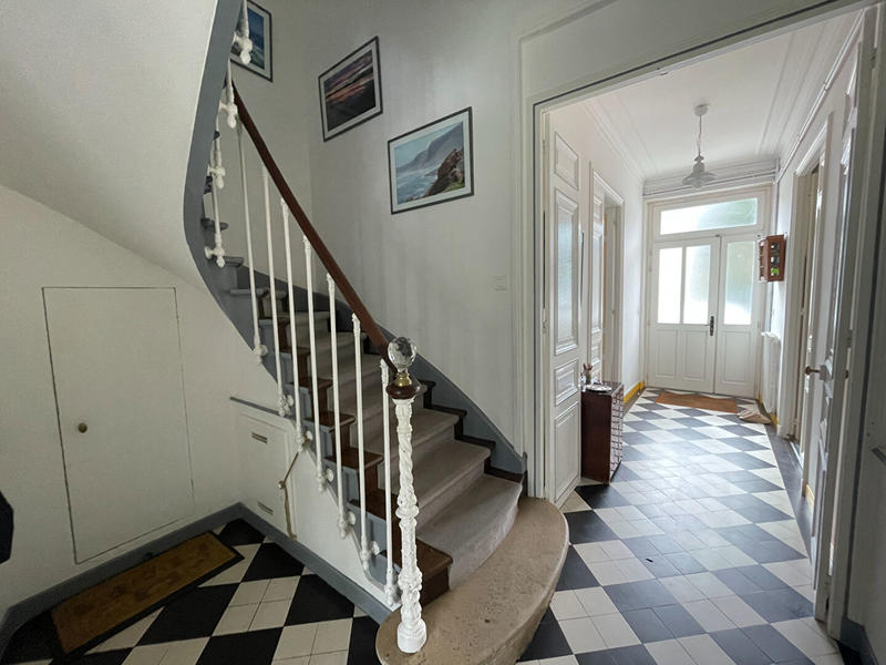 Maison - 295 m² - 10 pièces