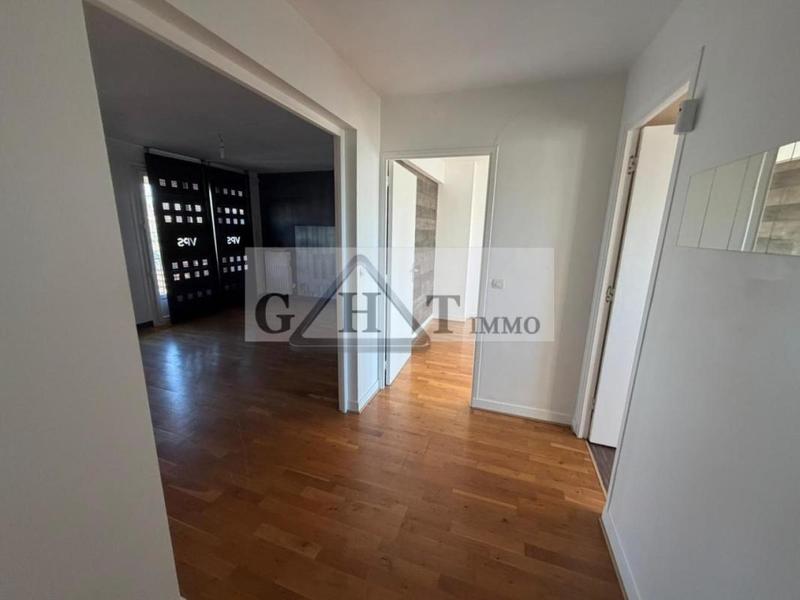 Entrepôt - 1 300 m²