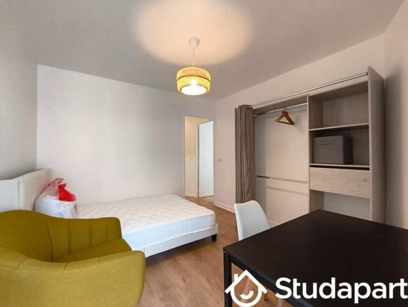 Chambre - 9 m² - 1 pièce