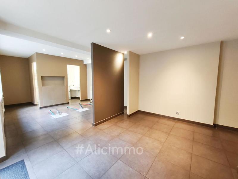 Immeuble - 300 m² - 15 pièces