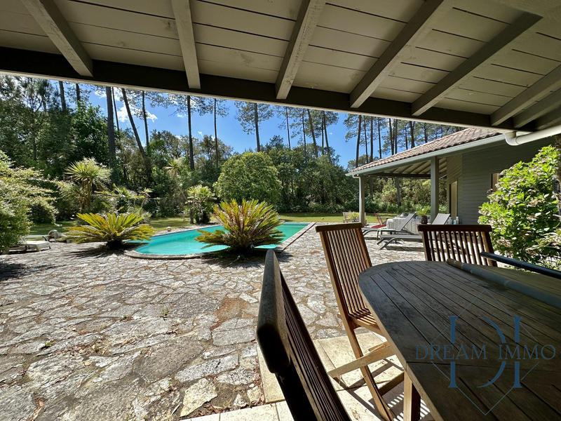 Maison contemporaine - 360 m² - 8 pièces