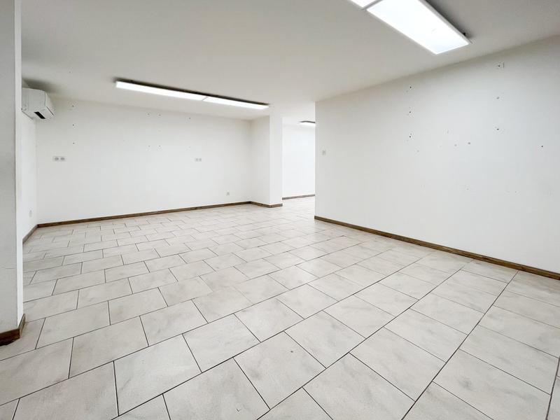 Local commercial - 130 m² - 6 pièces