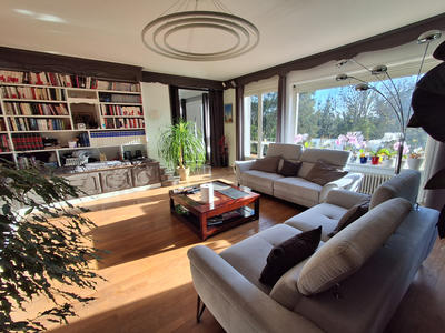 Maison - 270 m² - 8 pièces