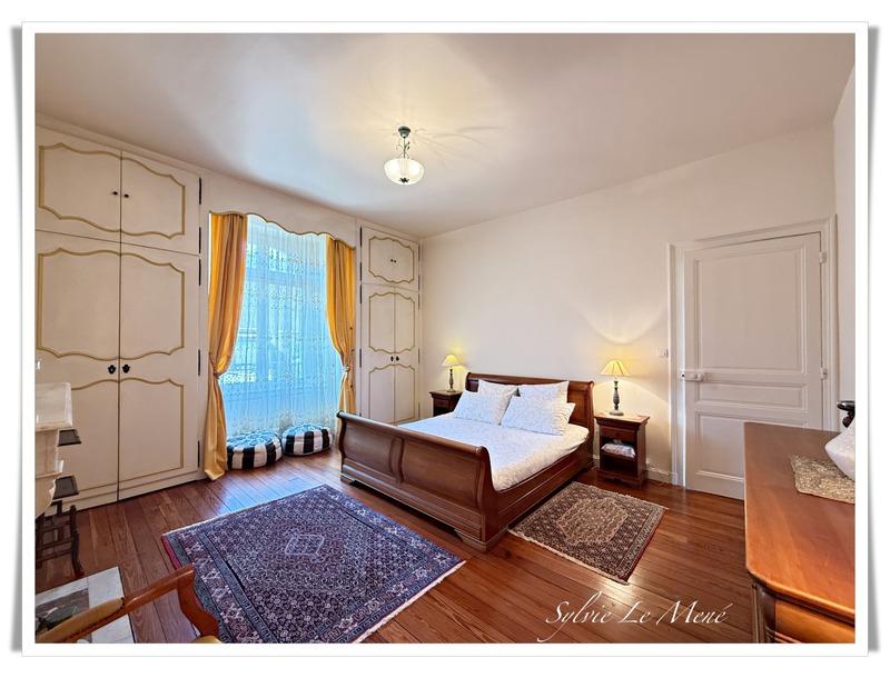 Maison - 290 m² - 12 pièces