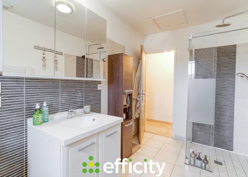 Villa - 90 m² - 5 pièces