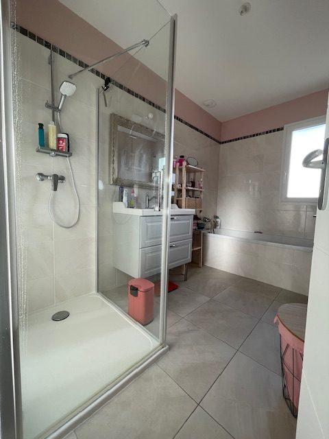 Maison contemporaine - 102 m² - 4 pièces