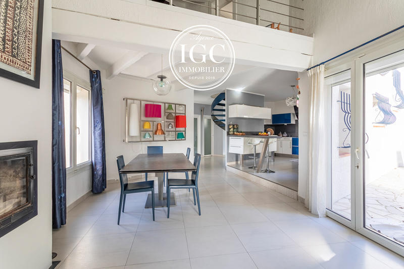 Maison - 220 m² - 7 pièces